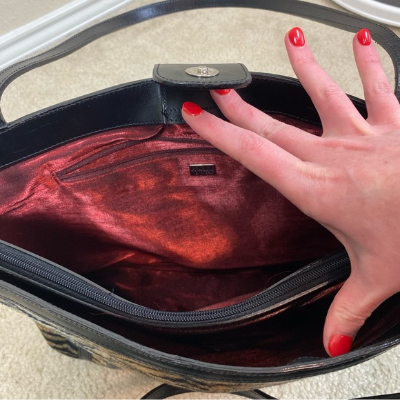 Maxx New York Tiger Print Shoulder Purse - Picture 4 of 8